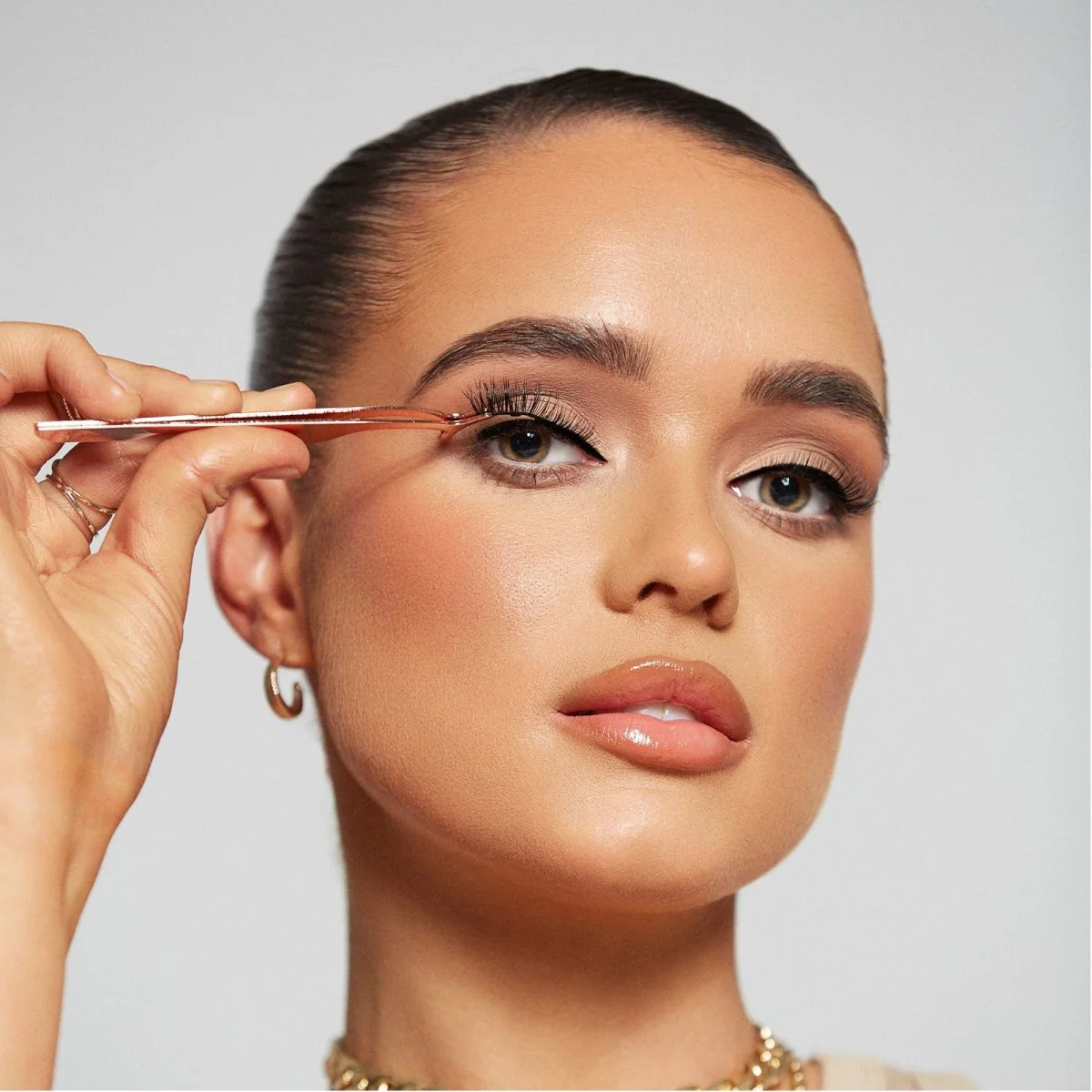 L.W.I Worth It Russian Magnetic Lashes - Image 5