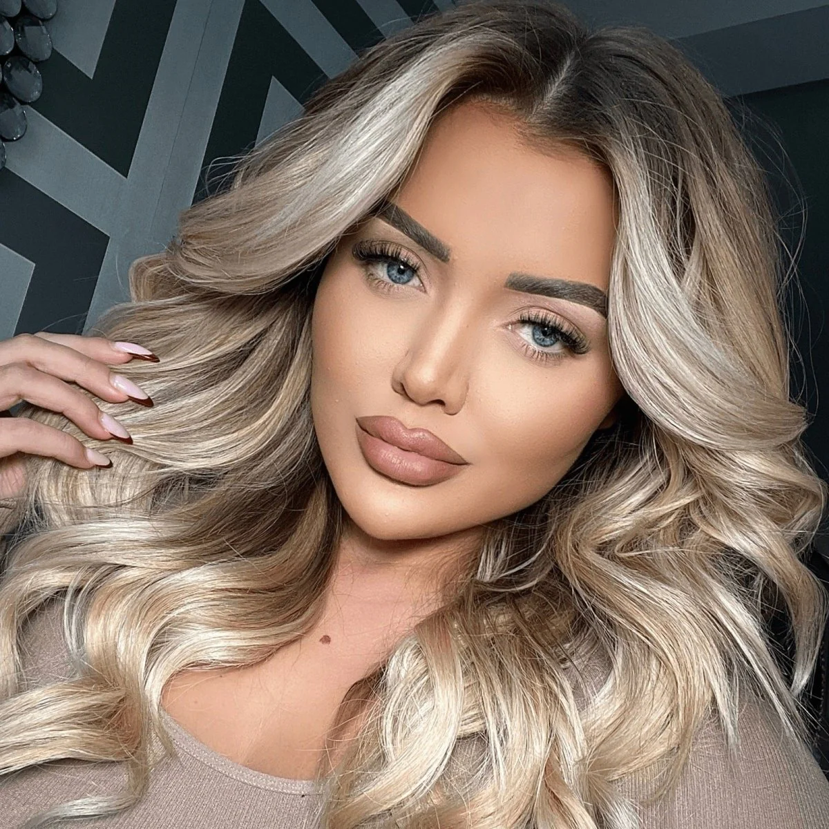 L.W.I Worth It Russian Magnetic Lashes - Image 9